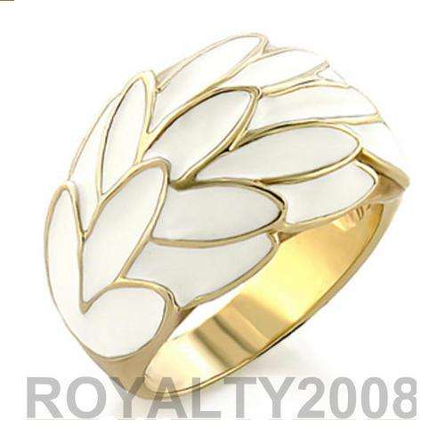 Beautiful Ring with overlapping Epoxy leafs - Size 8